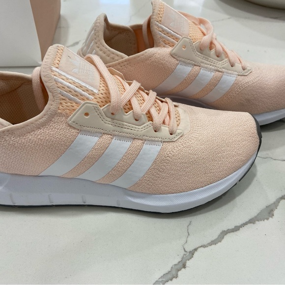 Adidas Sneaker size 7.5 - Picture 6 of 8